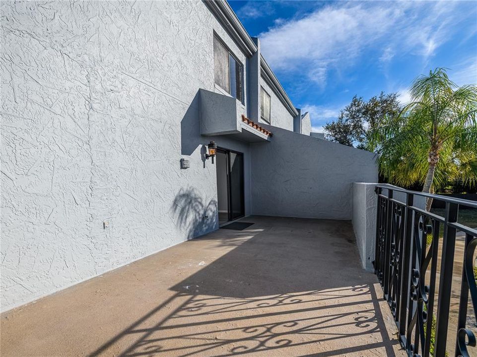 Active With Contract: $2,400 (3 beds, 2 baths, 2052 Square Feet)