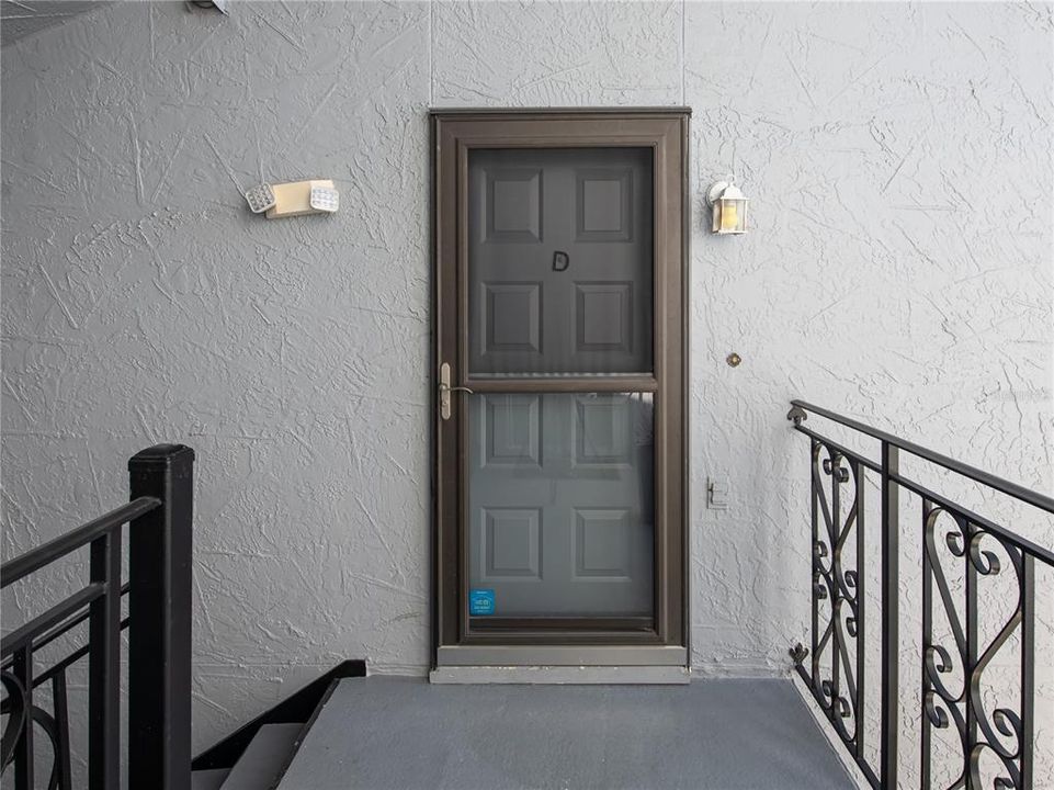 Active With Contract: $2,400 (3 beds, 2 baths, 2052 Square Feet)