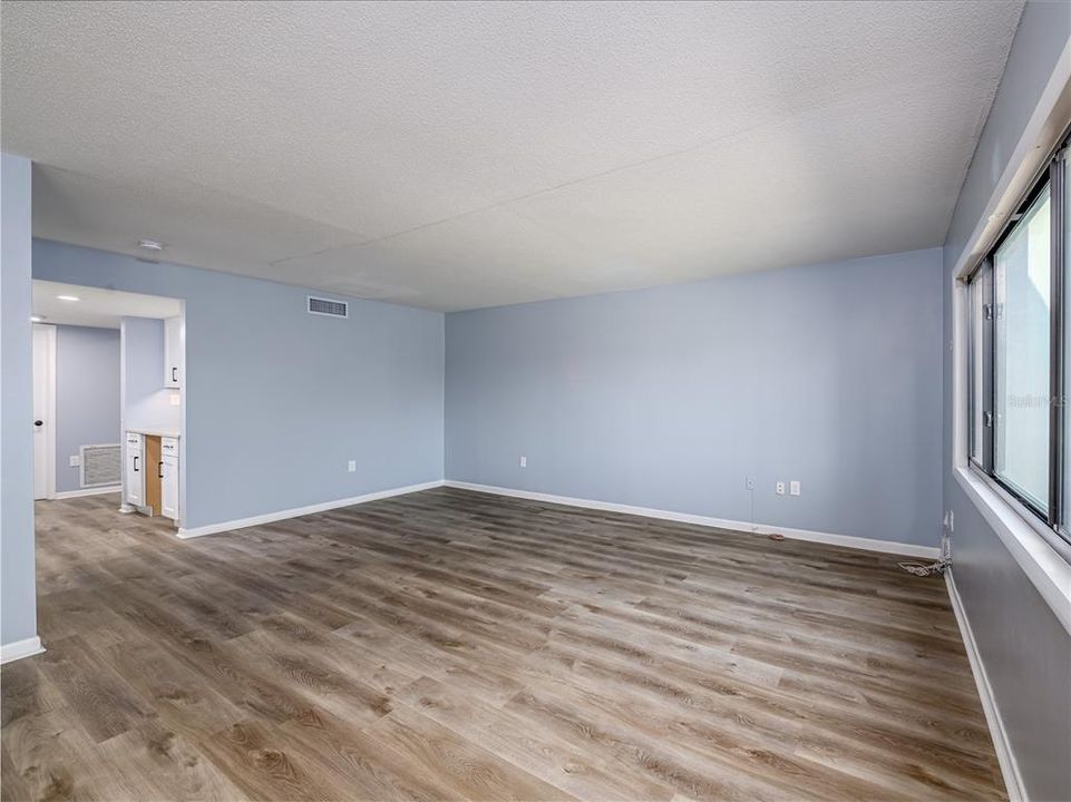 Active With Contract: $2,400 (3 beds, 2 baths, 2052 Square Feet)