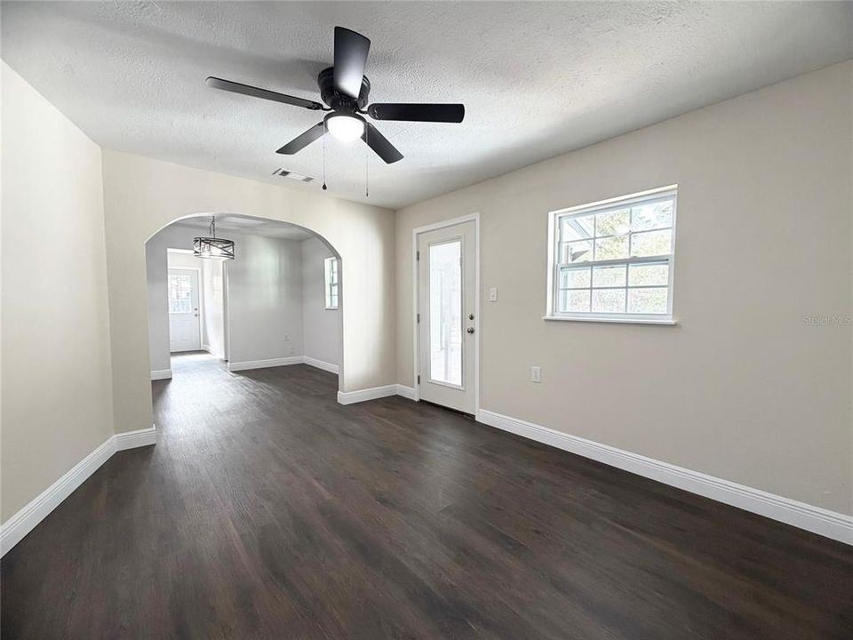 For Sale: $289,000 (3 beds, 2 baths, 1728 Square Feet)