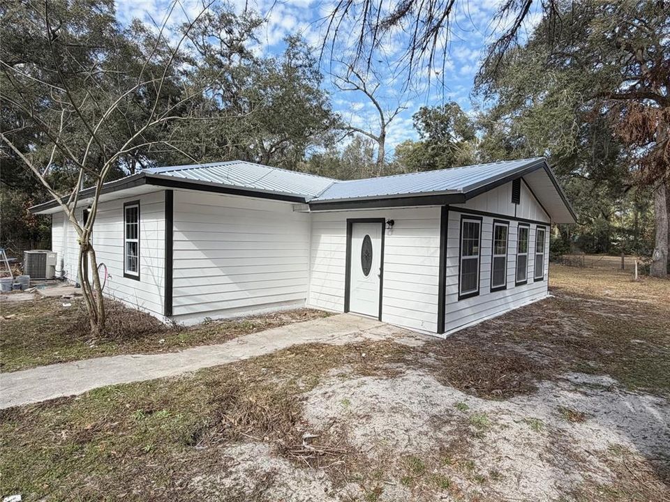 For Sale: $289,000 (3 beds, 2 baths, 1728 Square Feet)