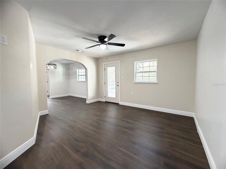 For Sale: $289,000 (3 beds, 2 baths, 1728 Square Feet)