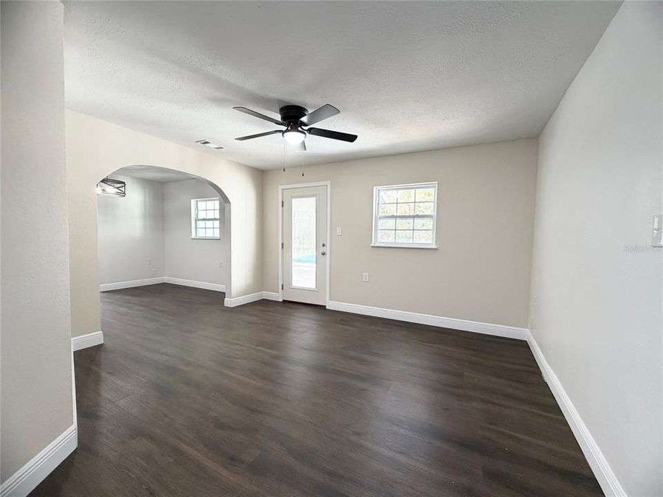 For Sale: $289,000 (3 beds, 2 baths, 1728 Square Feet)