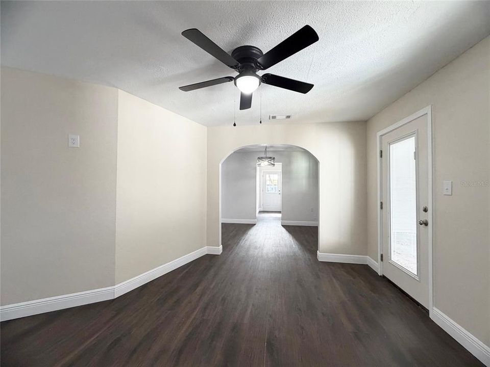 For Sale: $289,000 (3 beds, 2 baths, 1728 Square Feet)