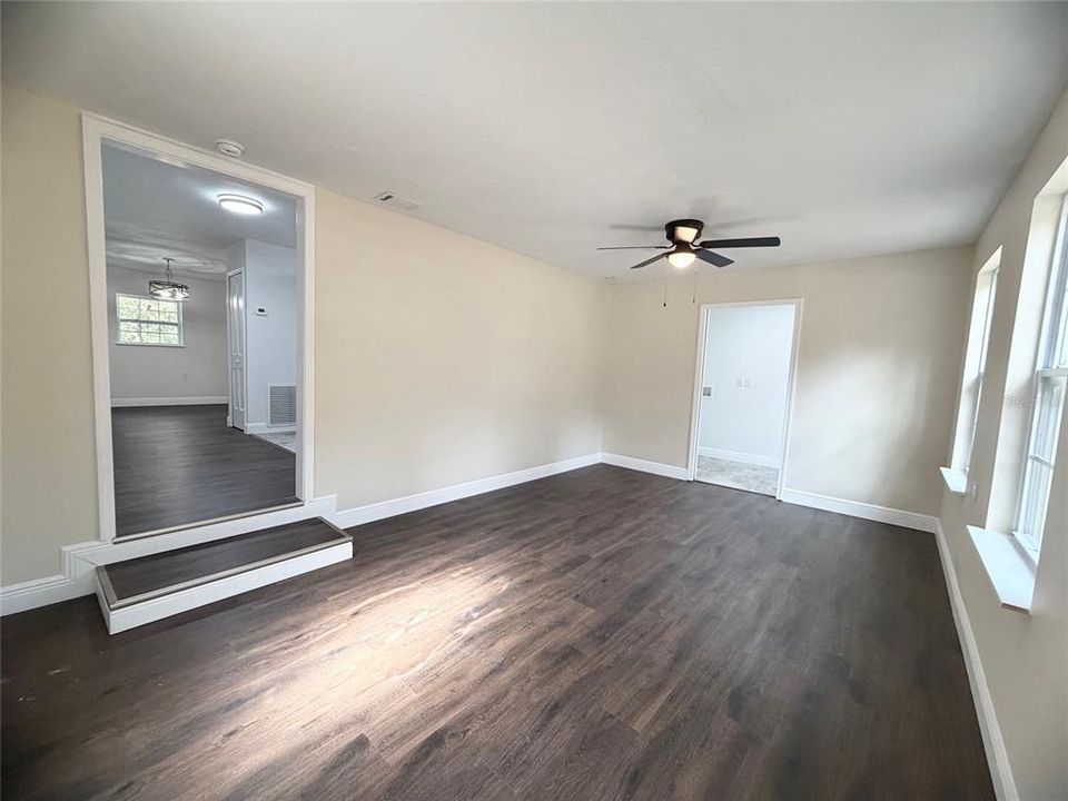 For Sale: $289,000 (3 beds, 2 baths, 1728 Square Feet)