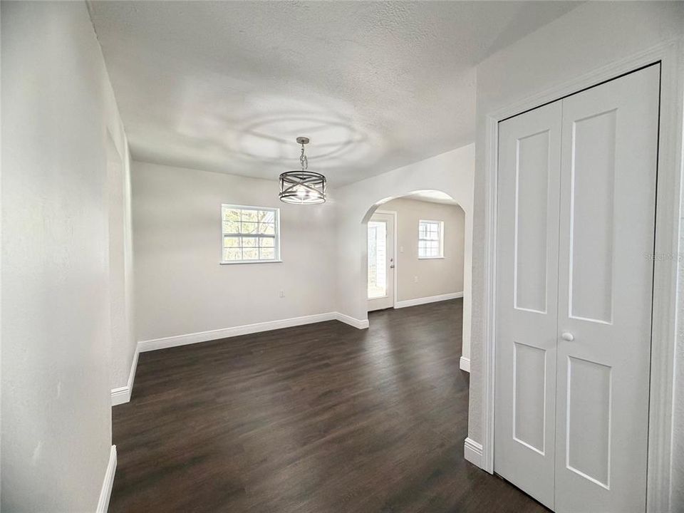 For Sale: $289,000 (3 beds, 2 baths, 1728 Square Feet)