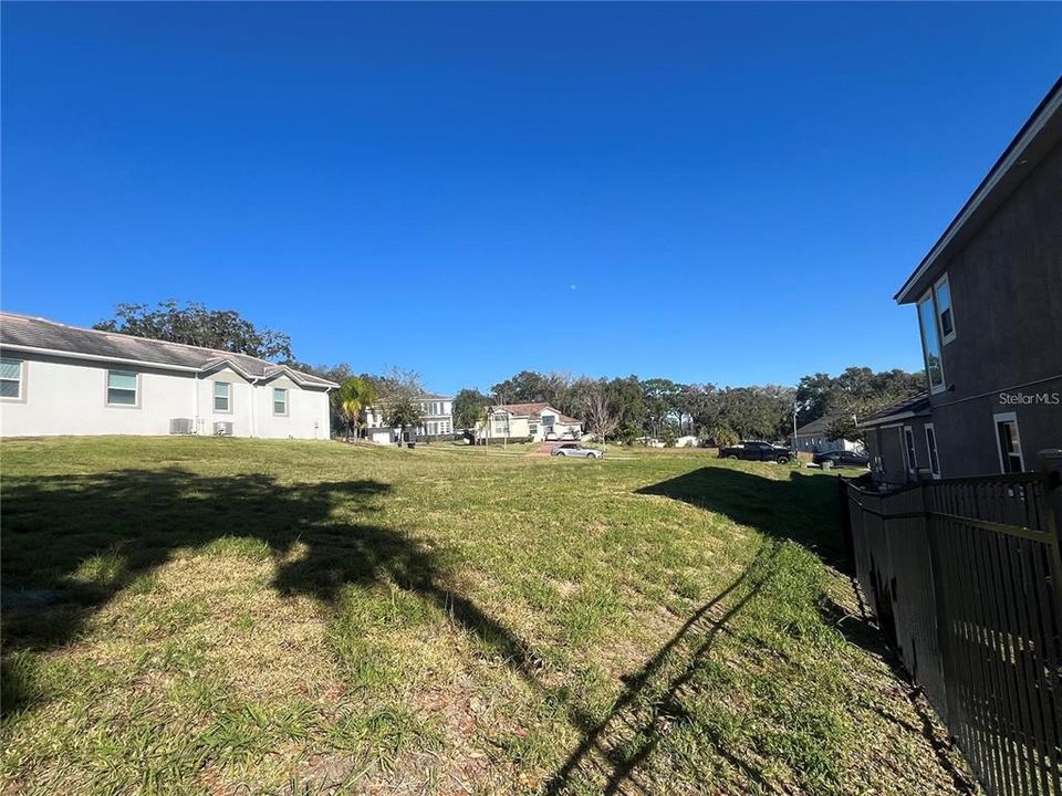 На продажу: $275,000 (0.26 acres)