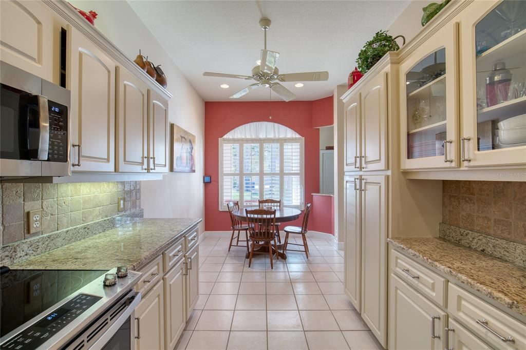 Activo con contrato: $340,000 (3 camas, 2 baños, 1684 Pies cuadrados)