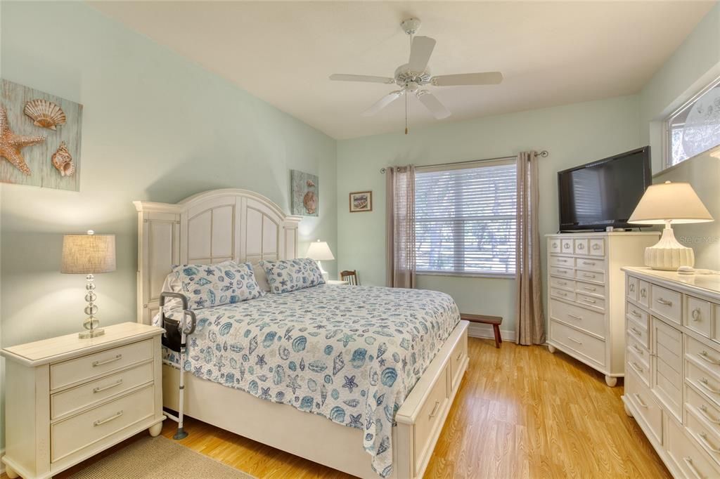 Activo con contrato: $340,000 (3 camas, 2 baños, 1684 Pies cuadrados)