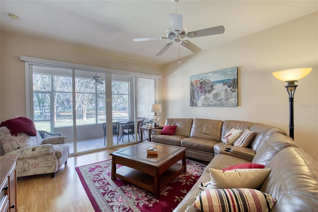 Activo con contrato: $340,000 (3 camas, 2 baños, 1684 Pies cuadrados)