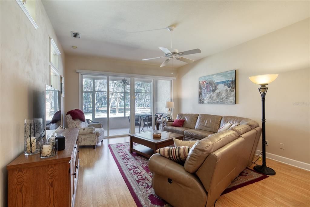 Activo con contrato: $340,000 (3 camas, 2 baños, 1684 Pies cuadrados)