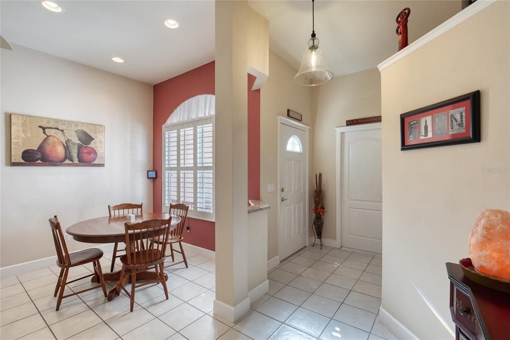 Activo con contrato: $340,000 (3 camas, 2 baños, 1684 Pies cuadrados)