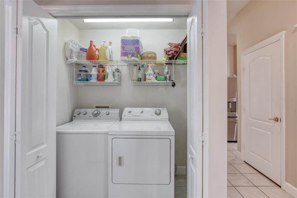 Activo con contrato: $340,000 (3 camas, 2 baños, 1684 Pies cuadrados)