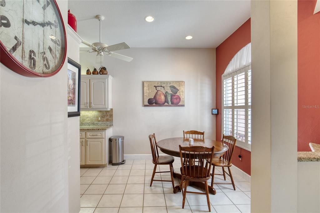 Activo con contrato: $340,000 (3 camas, 2 baños, 1684 Pies cuadrados)