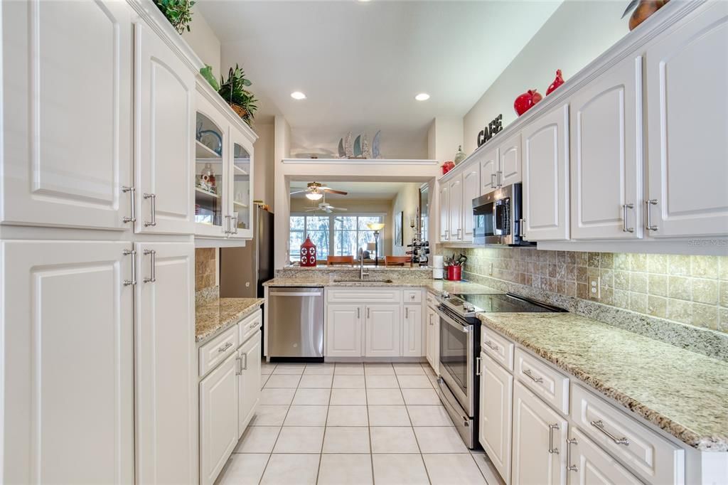 Activo con contrato: $340,000 (3 camas, 2 baños, 1684 Pies cuadrados)