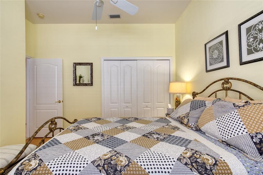 Activo con contrato: $340,000 (3 camas, 2 baños, 1684 Pies cuadrados)