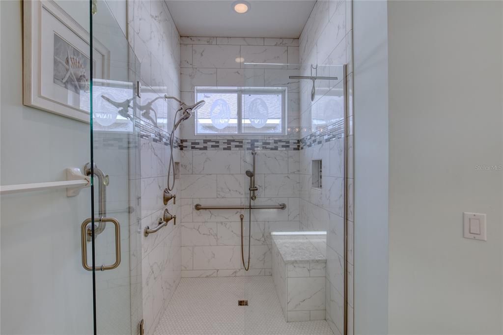 Activo con contrato: $340,000 (3 camas, 2 baños, 1684 Pies cuadrados)