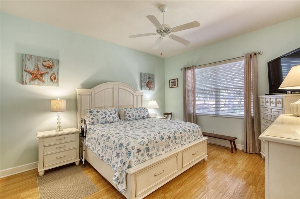 Activo con contrato: $340,000 (3 camas, 2 baños, 1684 Pies cuadrados)