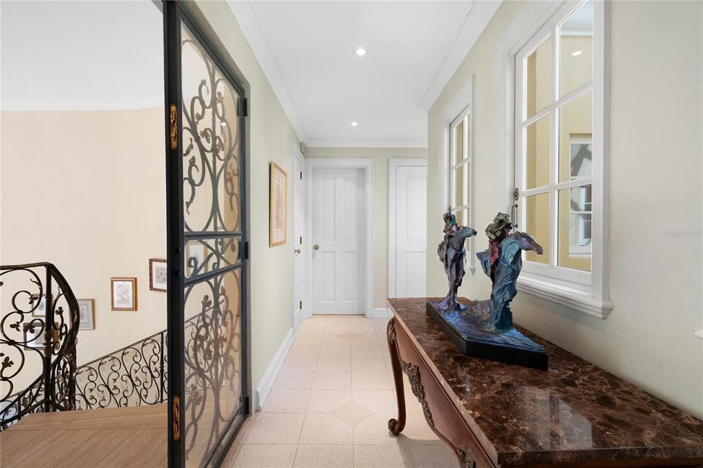 For Sale: $3,995,000 (5 beds, 4 baths, 6081 Square Feet)