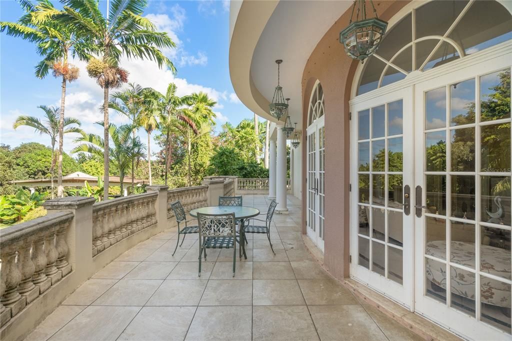 For Sale: $3,995,000 (5 beds, 4 baths, 6081 Square Feet)