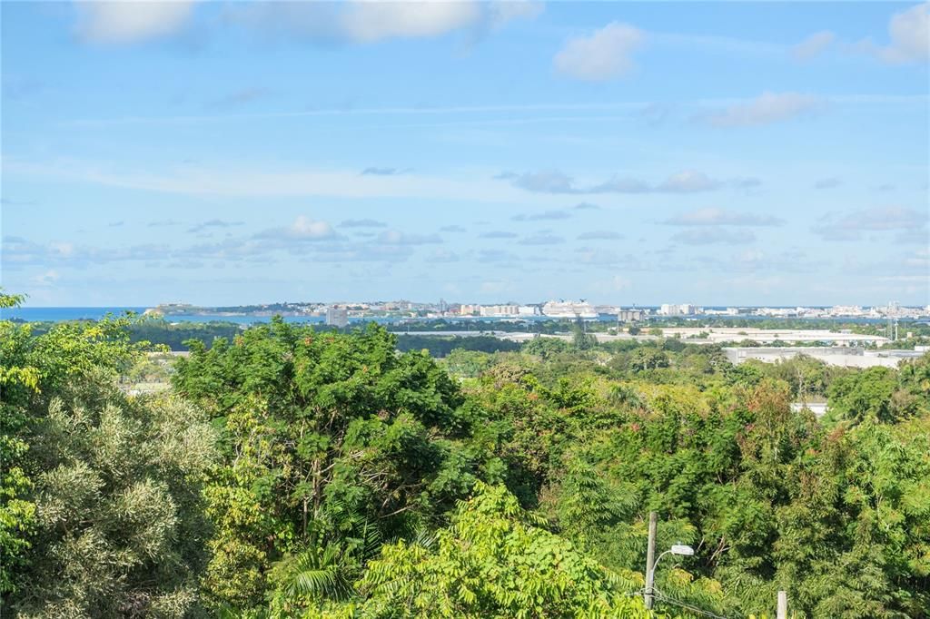 For Sale: $3,995,000 (5 beds, 4 baths, 6081 Square Feet)