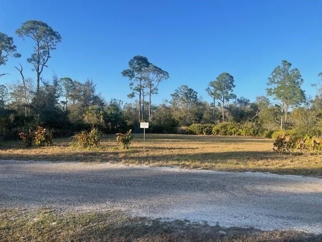 待售: $149,900 (0.26 acres)