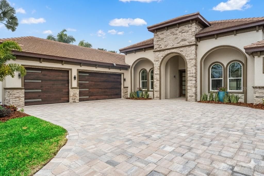 For Sale: $1,595,000 (5 beds, 4 baths, 4005 Square Feet)