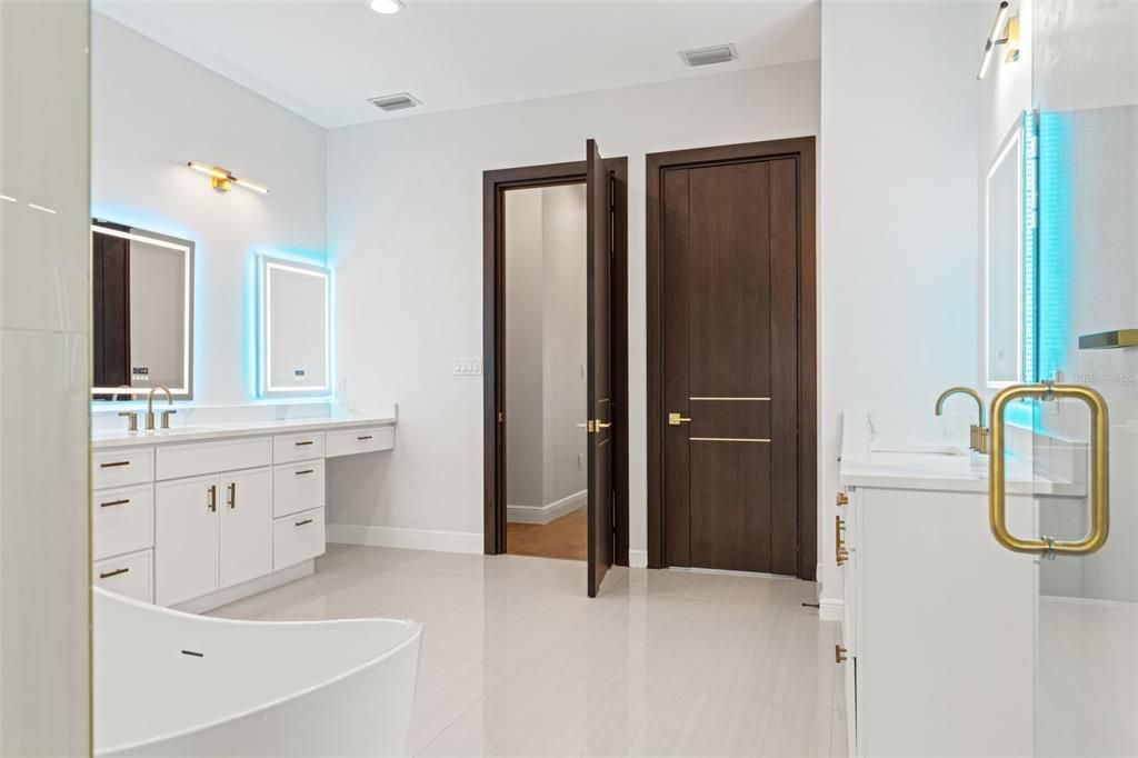 For Sale: $1,595,000 (5 beds, 4 baths, 4005 Square Feet)