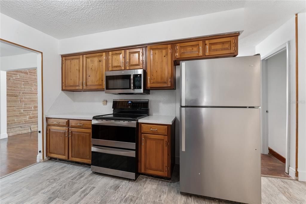 Activo con contrato: $445,000 (5 camas, 3 baños, 3230 Pies cuadrados)