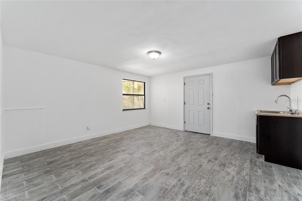 Activo con contrato: $445,000 (5 camas, 3 baños, 3230 Pies cuadrados)