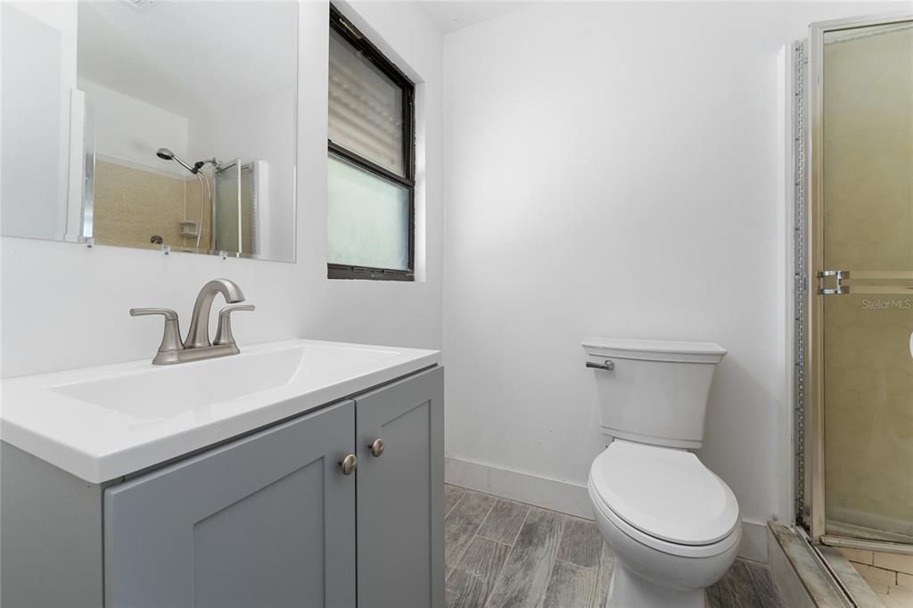 Activo con contrato: $445,000 (5 camas, 3 baños, 3230 Pies cuadrados)