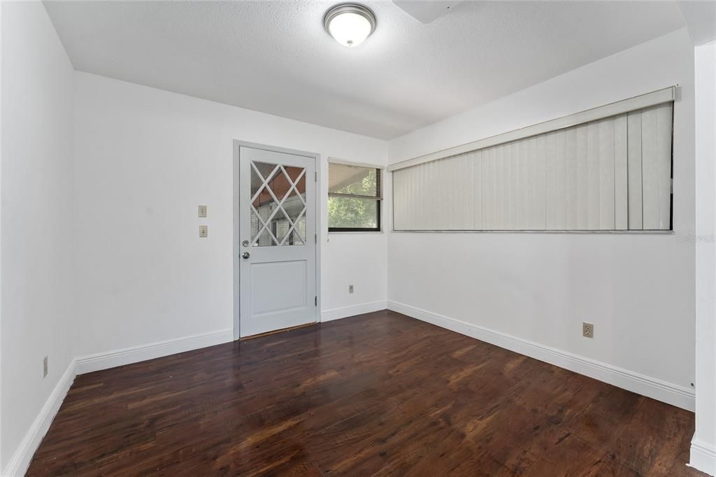 Activo con contrato: $445,000 (5 camas, 3 baños, 3230 Pies cuadrados)