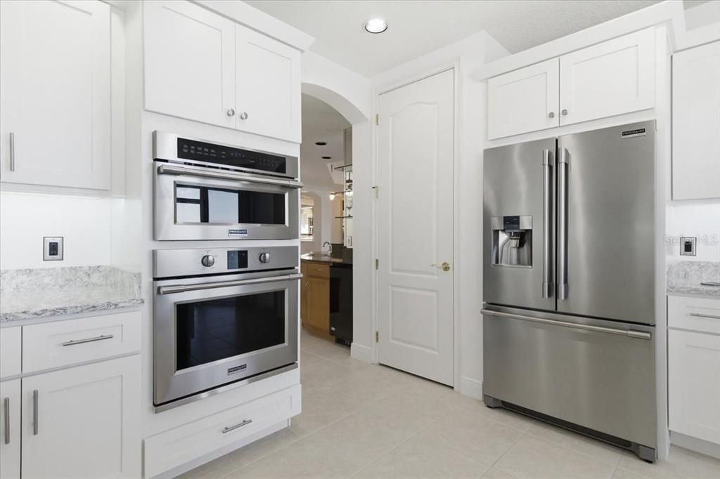 For Sale: $589,900 (2 beds, 2 baths, 1983 Square Feet)