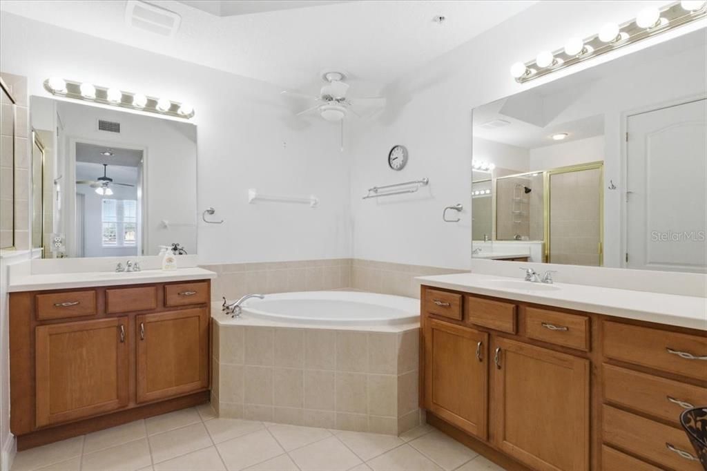 For Sale: $589,900 (2 beds, 2 baths, 1983 Square Feet)