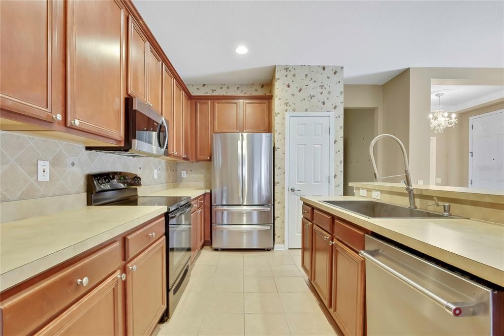 For Sale: $219,000 (2 beds, 2 baths, 1524 Square Feet)