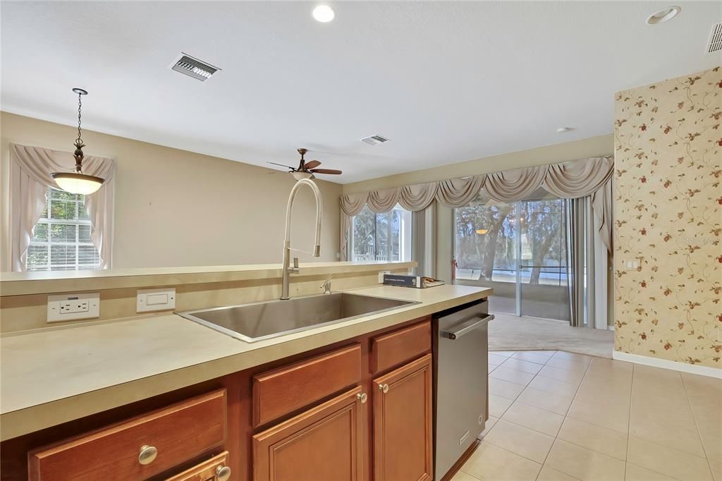 For Sale: $219,000 (2 beds, 2 baths, 1524 Square Feet)