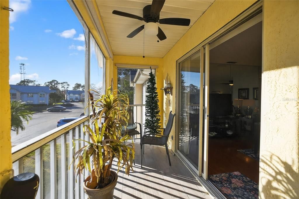 На продажу: $175,500 (2 спален, 2 ванн, 1070 Квадратных фут)