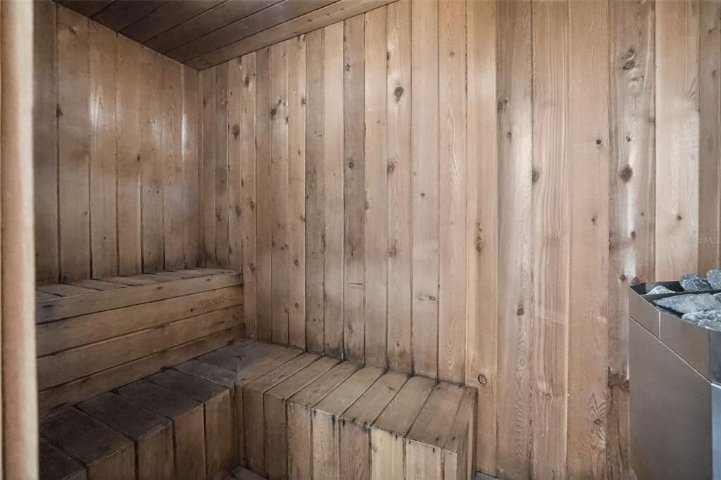 На продажу: $175,500 (2 спален, 2 ванн, 1070 Квадратных фут)