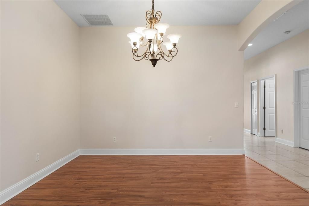 Activo con contrato: $499,990 (3 camas, 2 baños, 2520 Pies cuadrados)