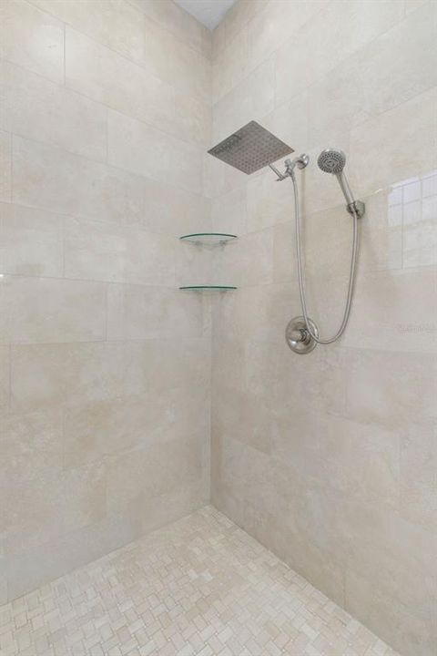 Activo con contrato: $499,990 (3 camas, 2 baños, 2520 Pies cuadrados)