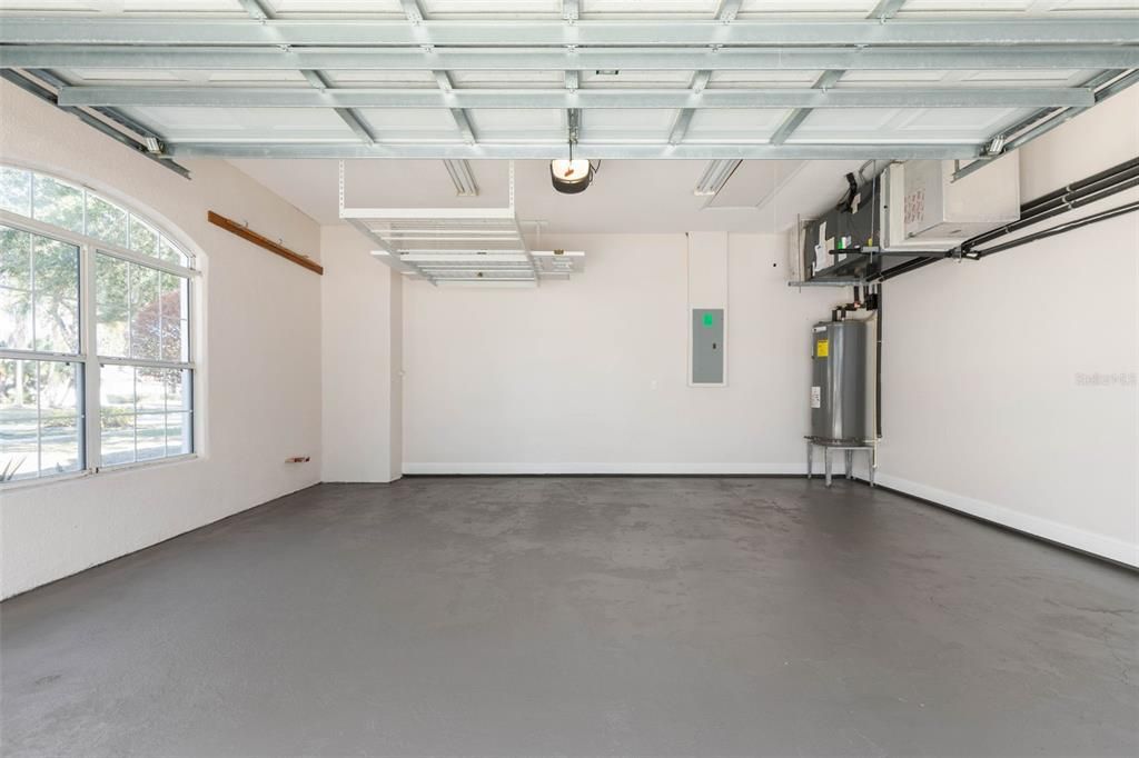 Activo con contrato: $499,990 (3 camas, 2 baños, 2520 Pies cuadrados)