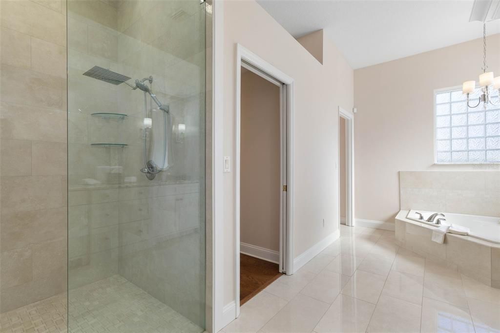 Activo con contrato: $499,990 (3 camas, 2 baños, 2520 Pies cuadrados)