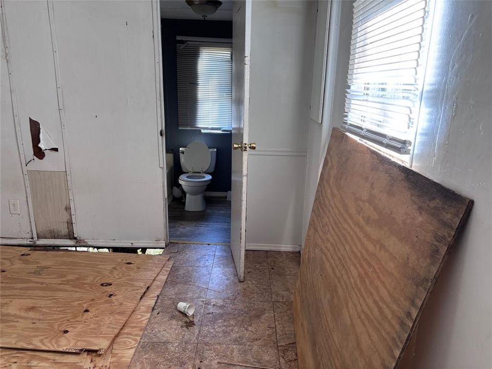Active With Contract: $139,000 (3 beds, 2 baths, 938 Square Feet)