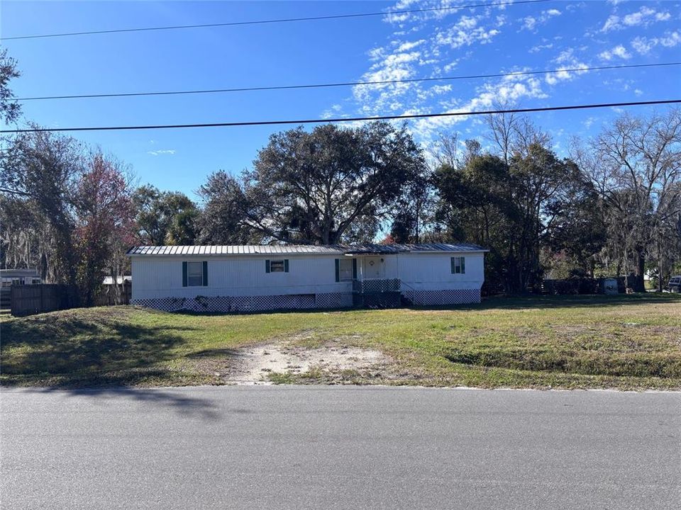 Active With Contract: $139,000 (3 beds, 2 baths, 938 Square Feet)