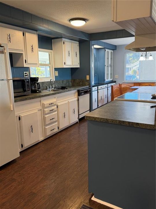 На продажу: $199,500 (2 спален, 2 ванн, 1152 Квадратных фут)