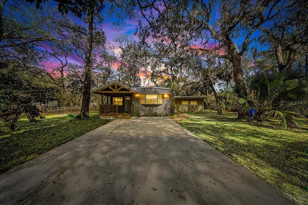 待售: $137,900 (2 贝兹, 1 浴室, 872 平方英尺)