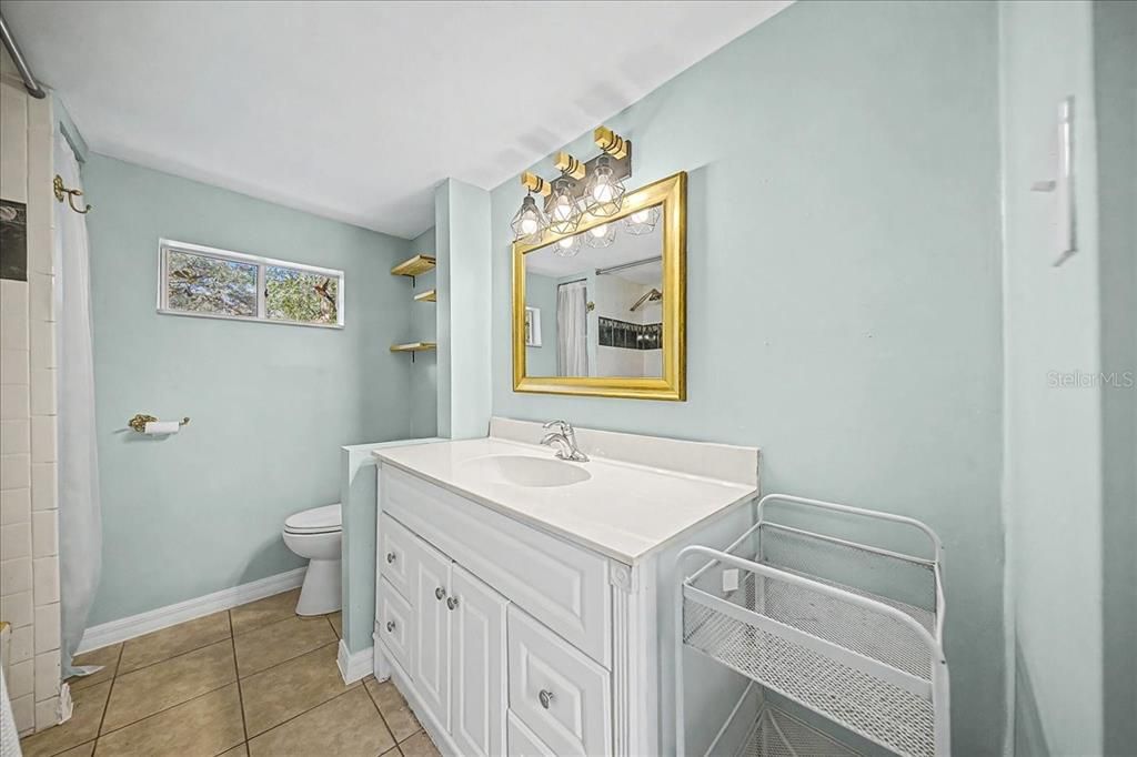 待售: $137,900 (2 贝兹, 1 浴室, 872 平方英尺)