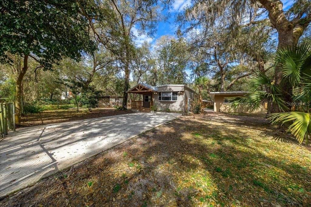 待售: $137,900 (2 贝兹, 1 浴室, 872 平方英尺)