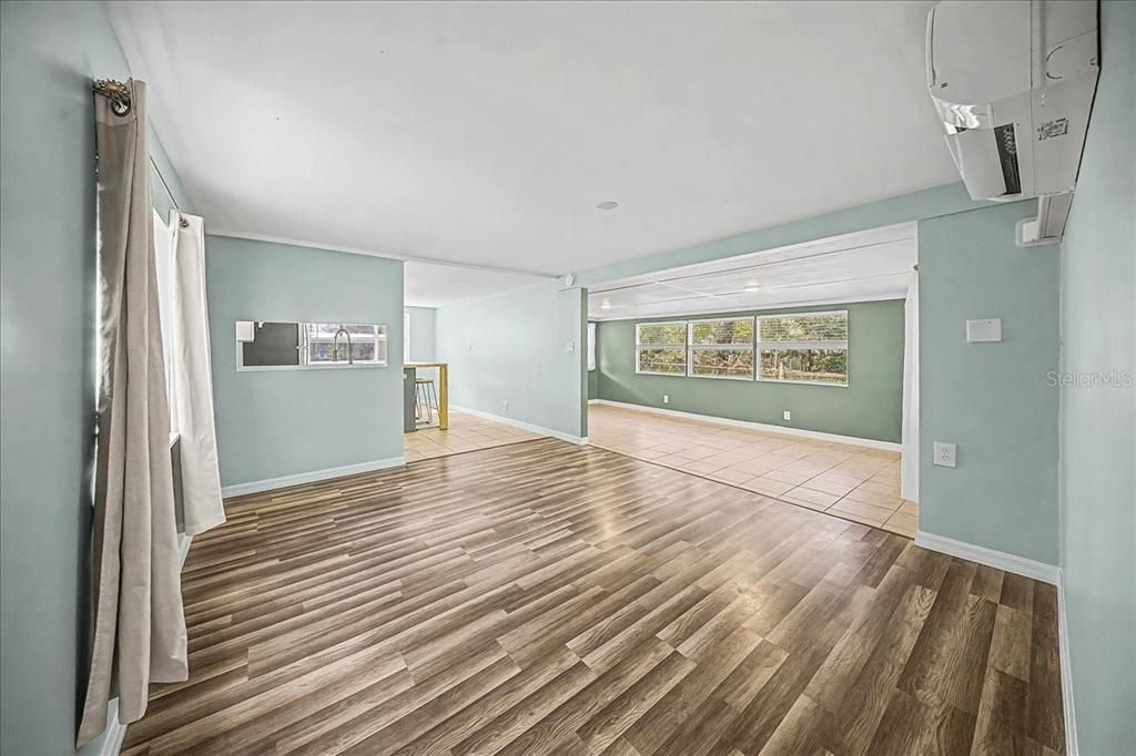 待售: $137,900 (2 贝兹, 1 浴室, 872 平方英尺)