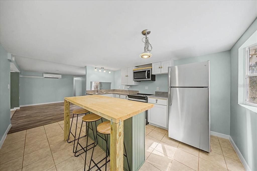 待售: $137,900 (2 贝兹, 1 浴室, 872 平方英尺)